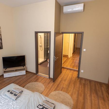 Wiky'S Apartman With 3Bathrooms Будапеща Екстериор снимка