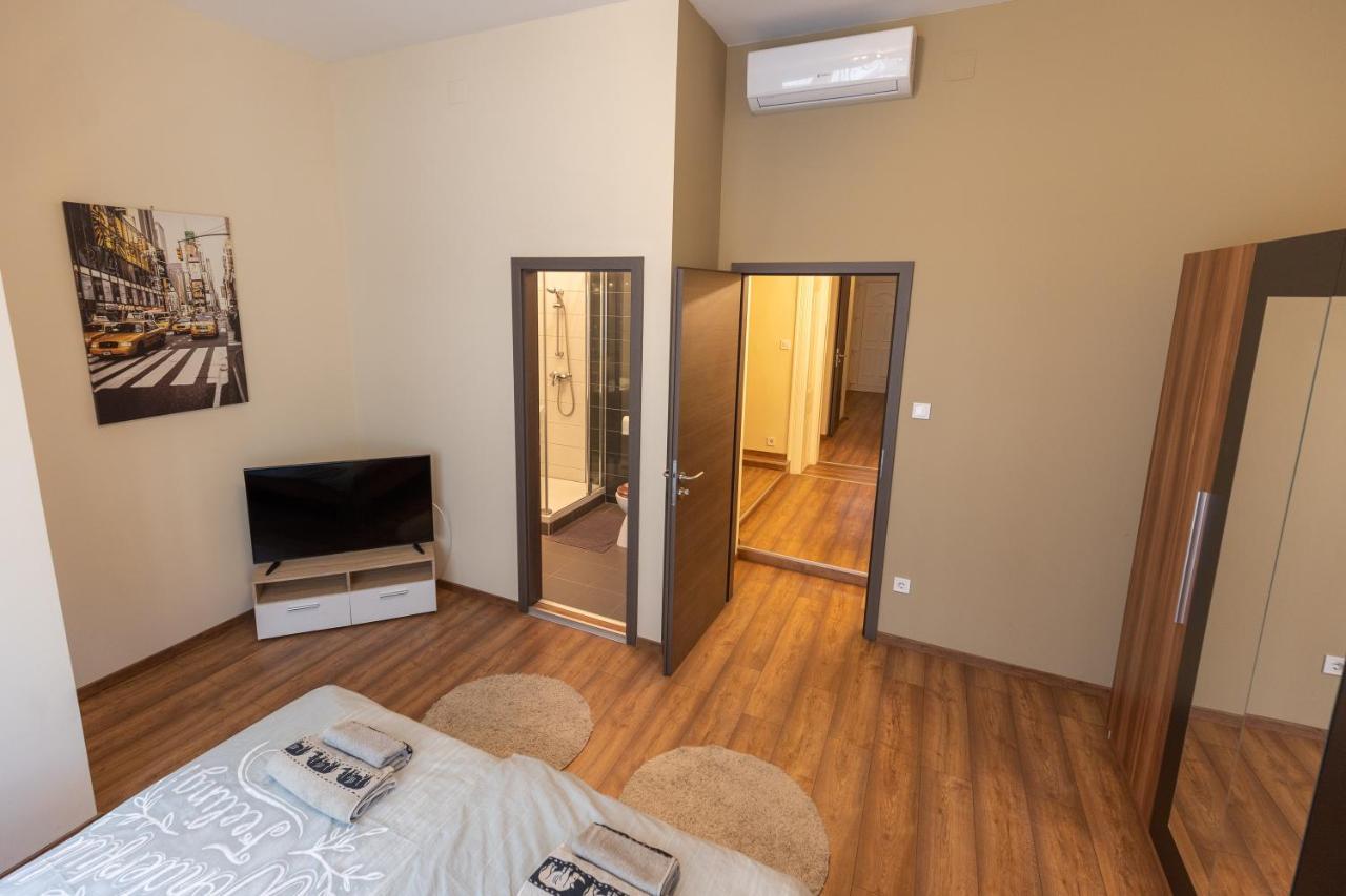 Wiky'S Apartman With 3Bathrooms Будапеща Екстериор снимка