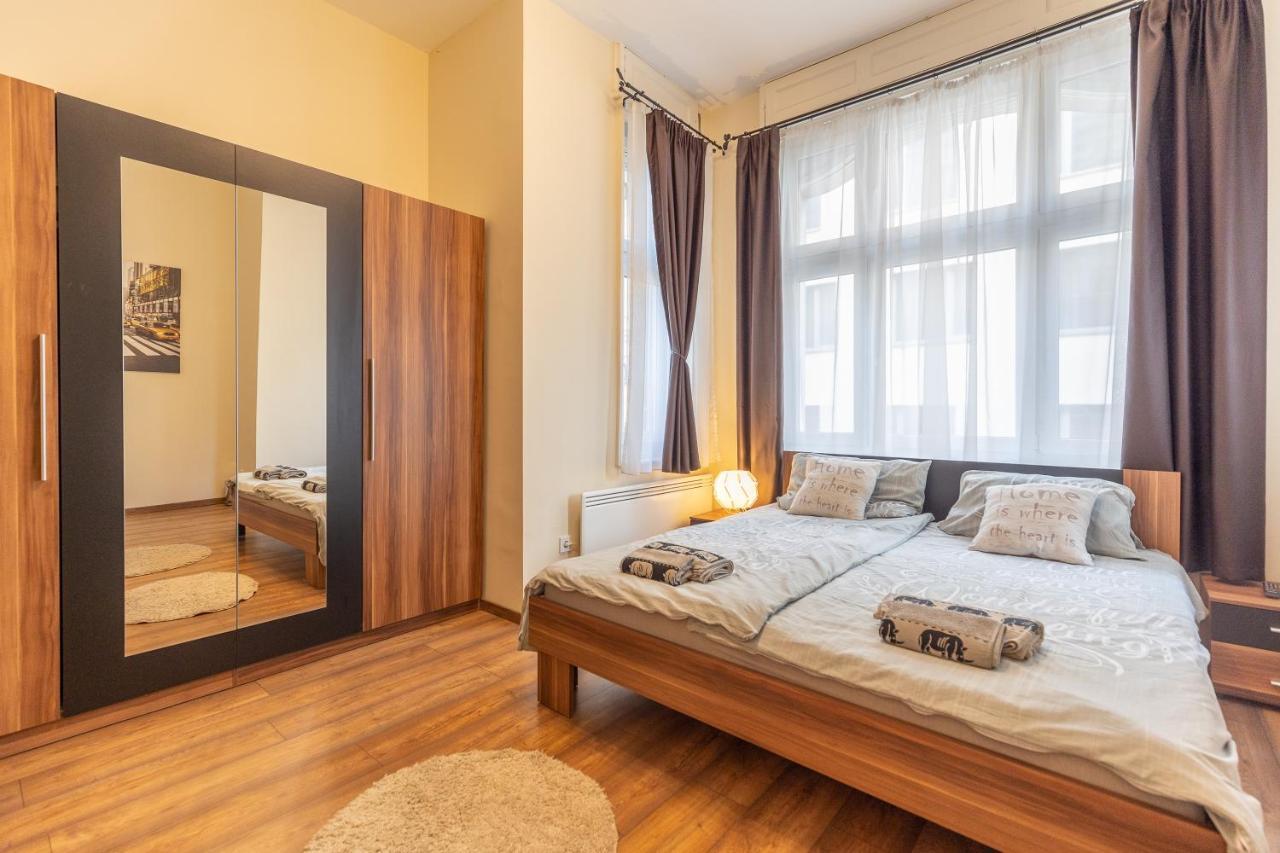 Wiky'S Apartman With 3Bathrooms Будапеща Екстериор снимка