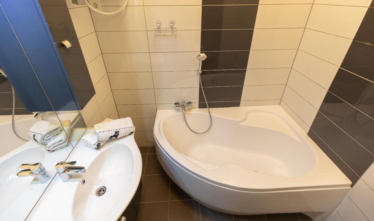 Wiky'S Apartman With 3Bathrooms Будапеща Екстериор снимка